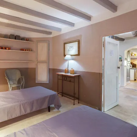 Rustic Cottage In Oppede With Shared Pool *