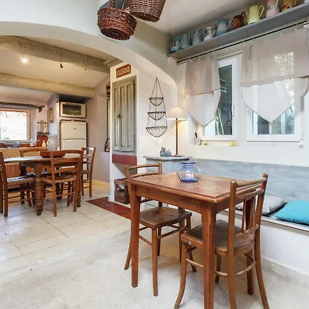 Holiday home Rustic Cottage In Oppede With Shared Pool Maubec (Vaucluse)